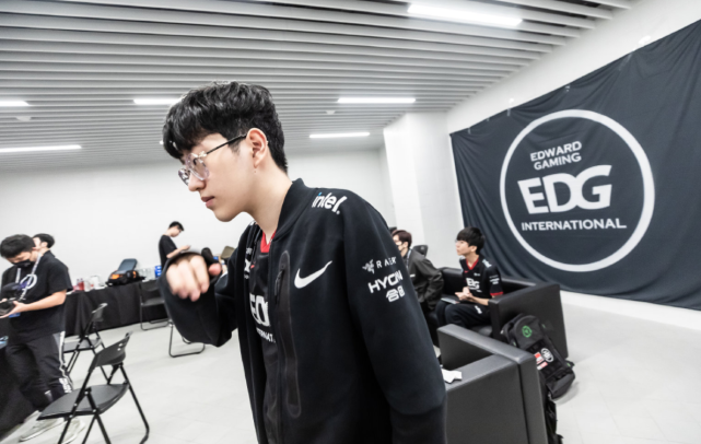 他愿意用实 他愿意用实