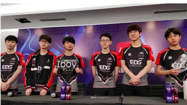 其中一个让 其中一个让