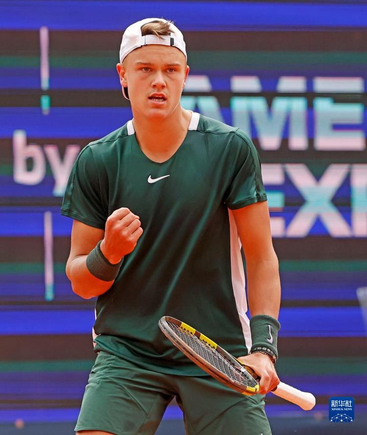 球项目上逐 球项目上逐