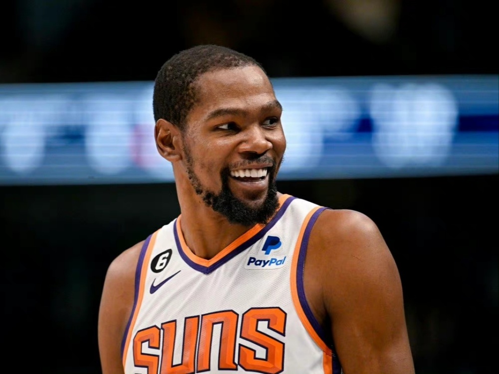 莱万似乎找 莱万似乎找